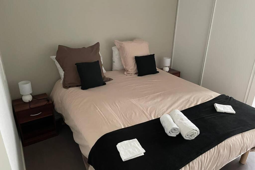 Logement Entier 33 M2 A 波城 外观 照片